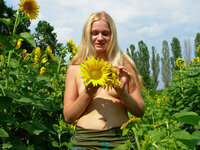 Blonde eastern European girlfriend homemade photo shooting