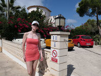 Exhibitionist wife Mia