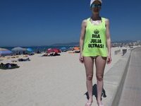 Exhibitionist wife Mia