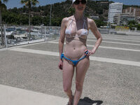 Exhibitionist wife Mia
