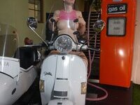 Exhibitionist wife Mia