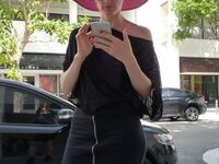 Exhibitionist wife Mia