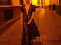 Exhibitionist wife Mia