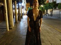 Exhibitionist wife Mia