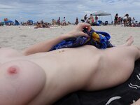 Exhibitionist wife Mia