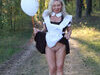 Замужняя шлюха позирует клиенту / Married slut poses for client