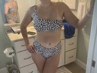 37yo mom of two Anna Leigh