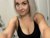 37yo mom of two Anna Leigh