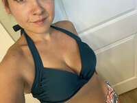 37yo mom of two Anna Leigh