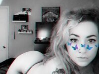 American busty selfie girl