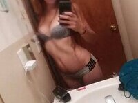 American soccer mom shared hot selfies