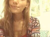 American soccer mom shared hot selfies