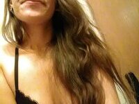 American soccer mom shared hot selfies