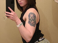 Muscled bisexual tomboy