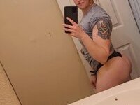 Muscled bisexual tomboy