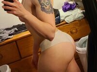 Muscled bisexual tomboy