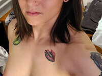 Muscled bisexual tomboy