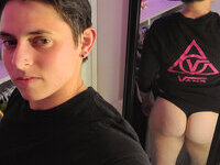 Muscled bisexual tomboy