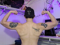Muscled bisexual tomboy