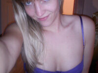 Stunning blonde girlfriend home selfies