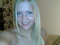 Stunning blonde girlfriend home selfies