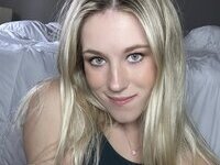 Innocent blonde Kyra