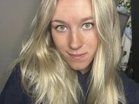 Innocent blonde Kyra