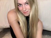 Innocent blonde Kyra