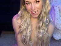 Innocent blonde Kyra