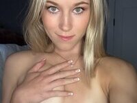 Innocent blonde Kyra
