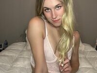 Innocent blonde Kyra