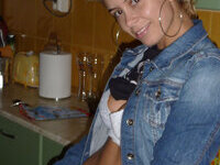 Amateur couple share private porn pics