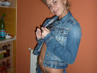 Amateur couple share private porn pics