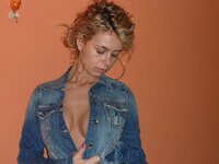 Amateur couple share private porn pics