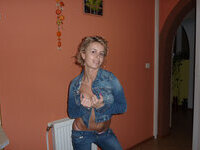 Amateur couple share private porn pics