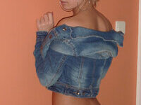 Amateur couple share private porn pics