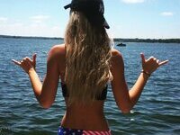 Dude.... She's so damn hot...