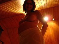 Pregnant babe posing nude