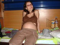 Pregnant babe posing nude
