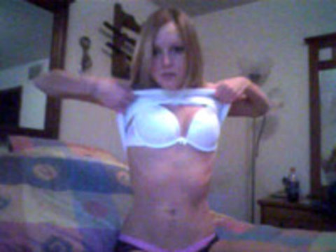 Play 'Sexy Christine posing for webcam'
