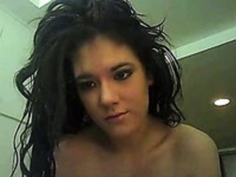 Play 'Creamy webcam girl puts on a show'