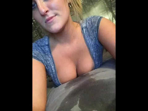 Play 'Sexy blonde has sex and squirts'