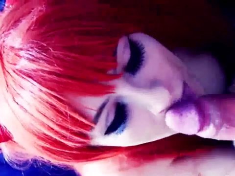 Play 'Red-haired babe with beautiful eyes gives a blowjob'