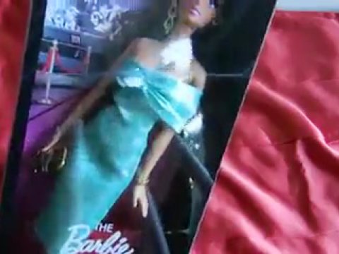 Play 'barbie bukkake brunette bitch gets fondled and facial'