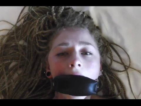 Play 'Girlfriend fuck and gagged'