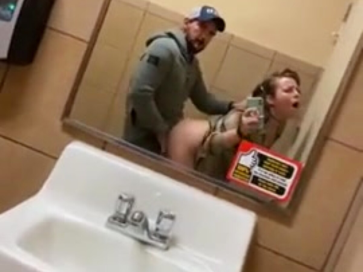 Play 'Rough fuck for a bitch in a public toilet'