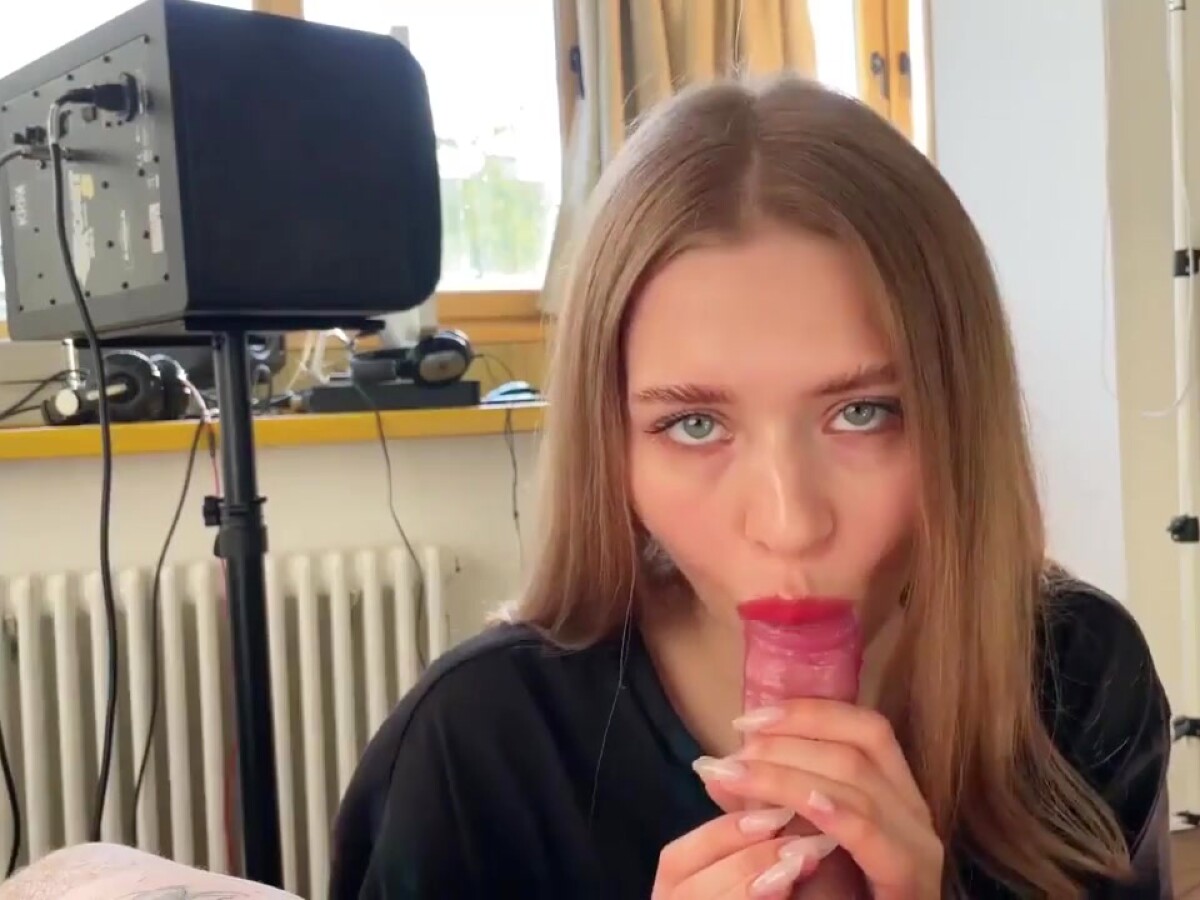 Play 'Gentle blowjob POV from a new girl'