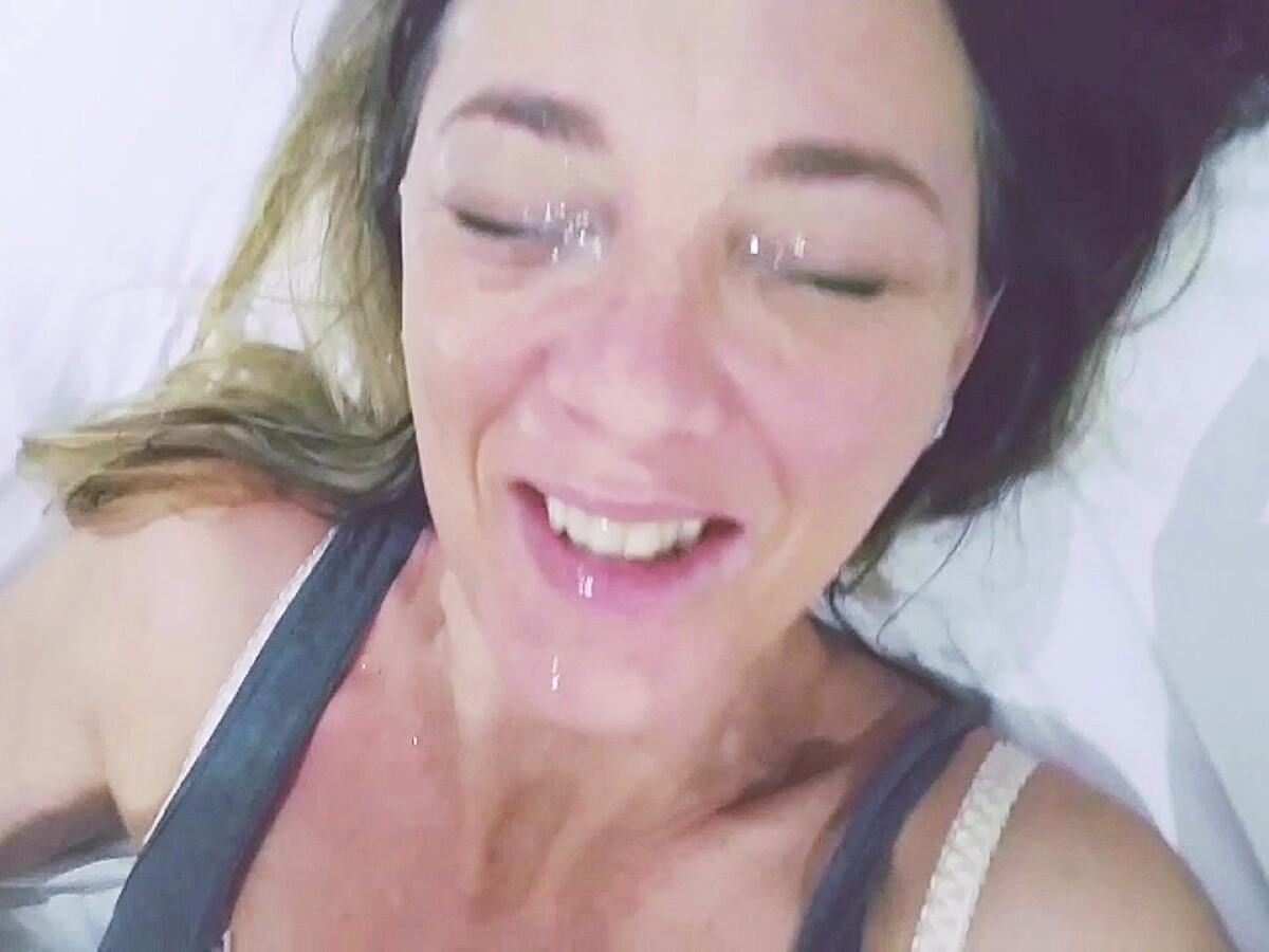 Play 'My warm cum drips down her smiling face.'