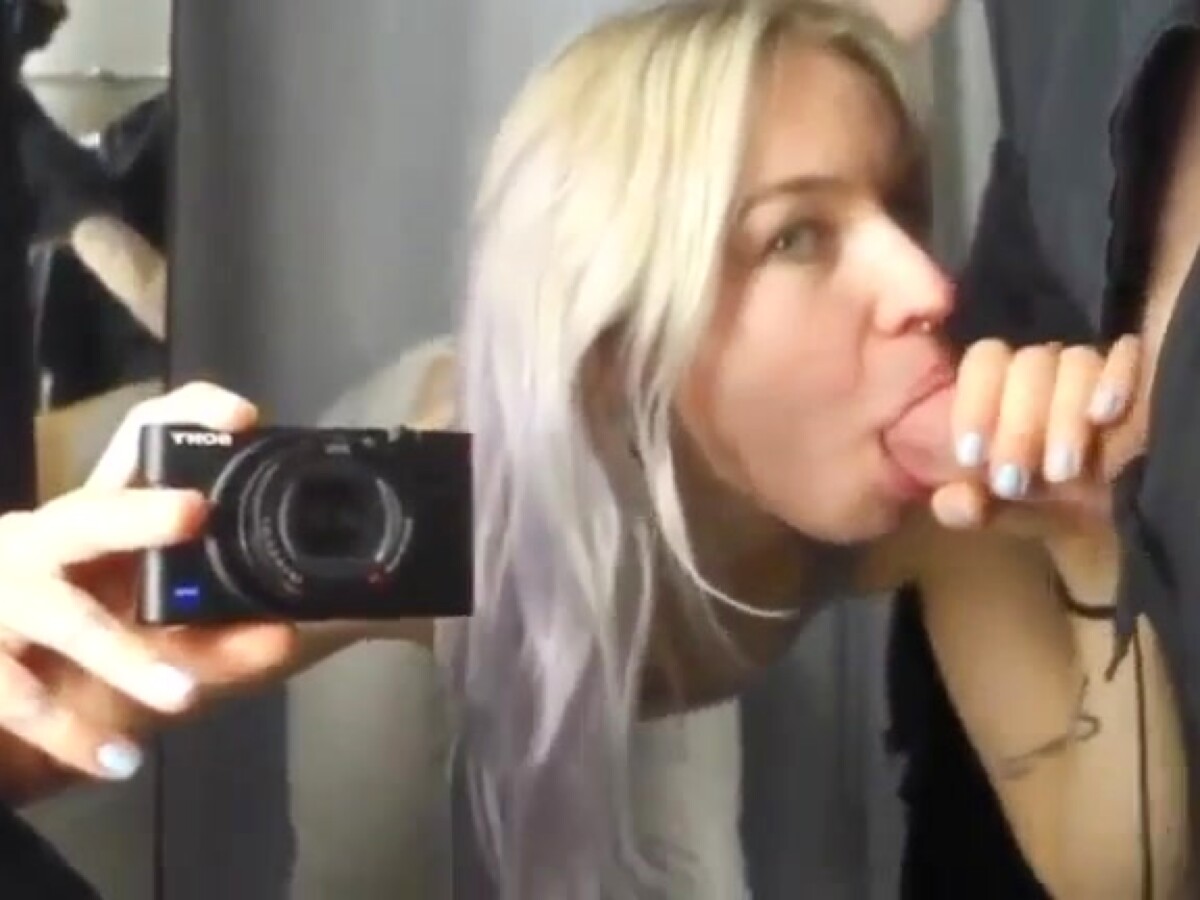 Play 'Sex in the locker room with a petite blonde'