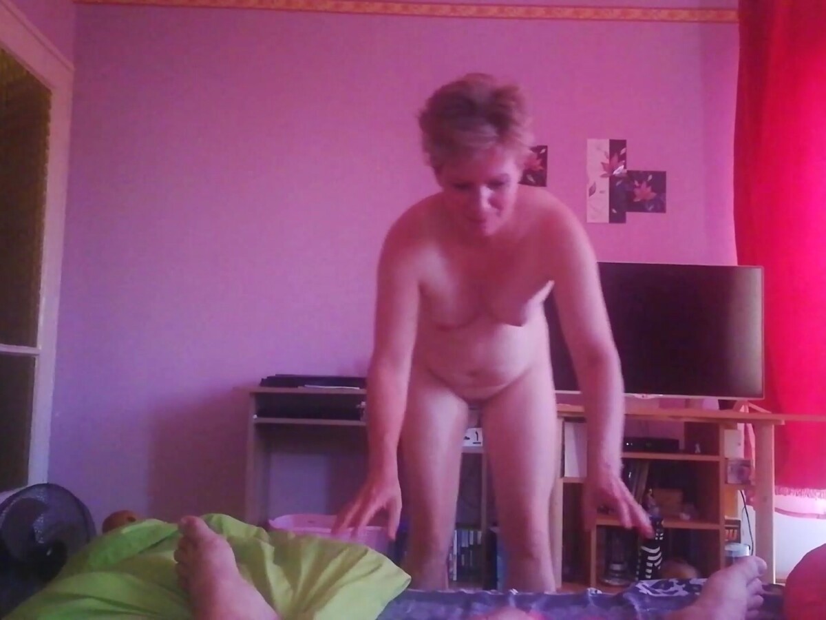 Play 'Amateur milf blowjob'